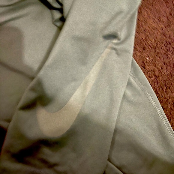 Nike Capris - Picture 1 of 2